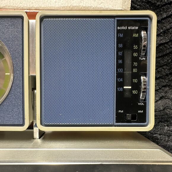 RCA Travel Clock Radio "The Million Miler" Model RZS321A Solid State Aspen Blue - Picture 7 of 16